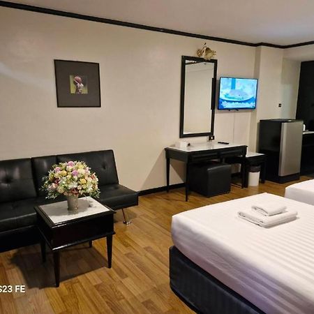 Town In Town Gardent Resort Bangkok Bagian luar foto