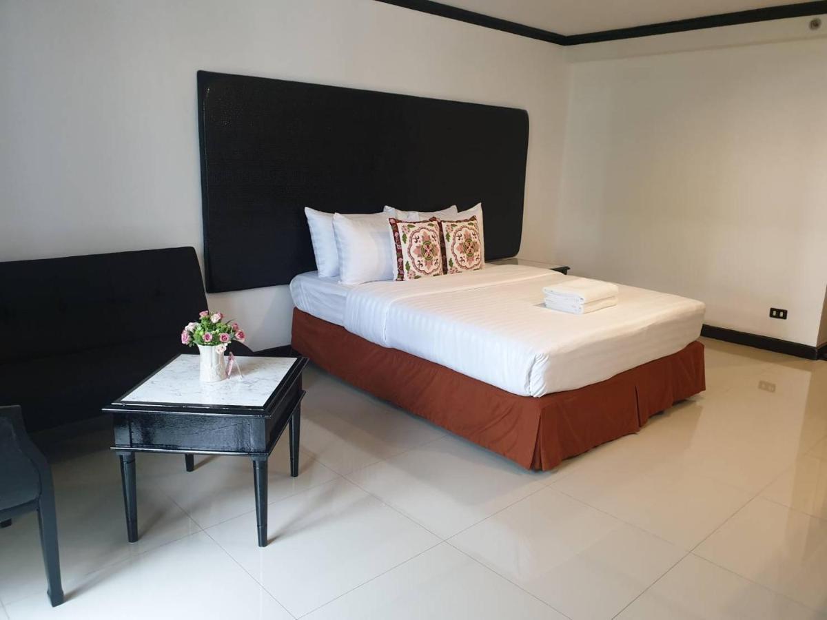 Town In Town Gardent Resort Bangkok Bagian luar foto