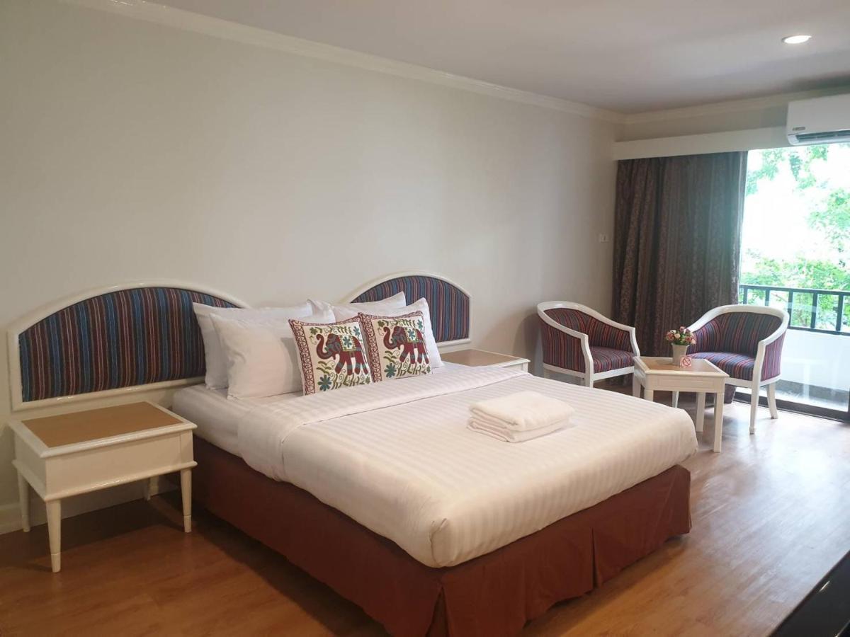 Town In Town Gardent Resort Bangkok Bagian luar foto