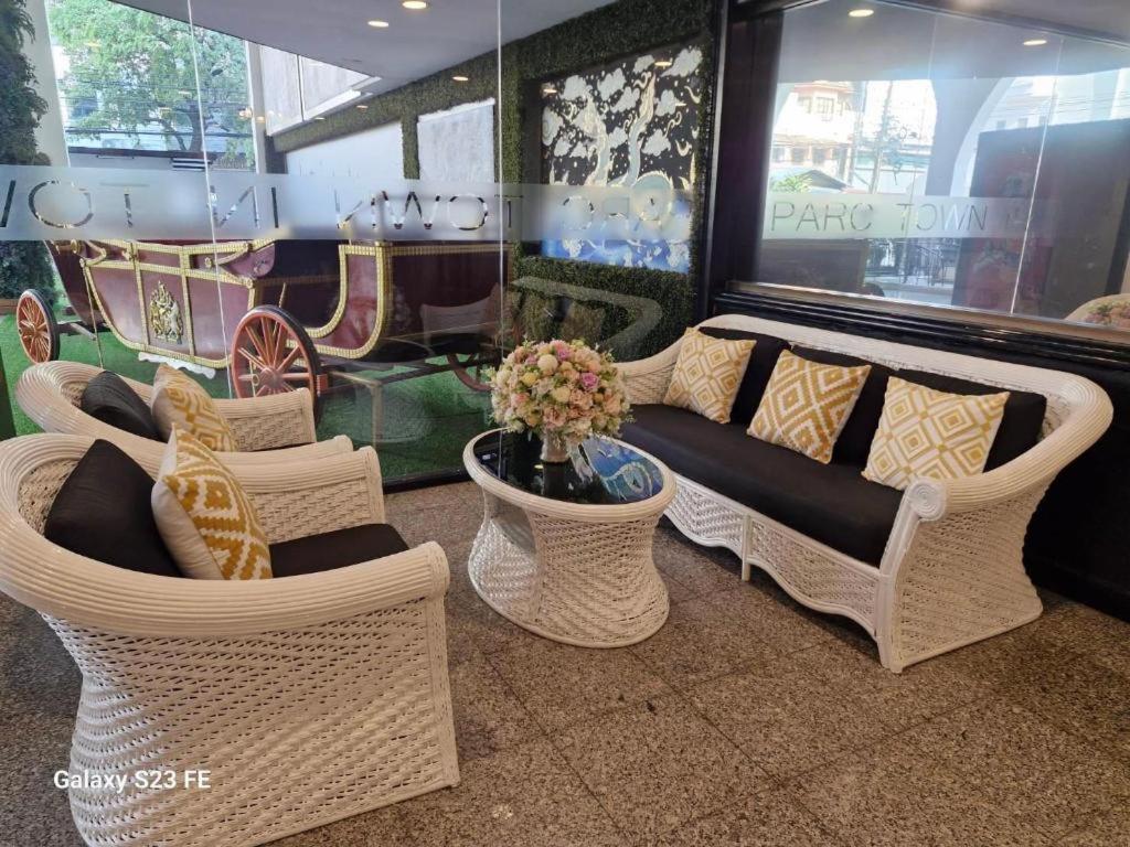 Town In Town Gardent Resort Bangkok Bagian luar foto
