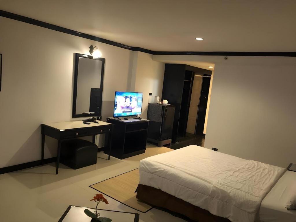 Town In Town Gardent Resort Bangkok Bagian luar foto