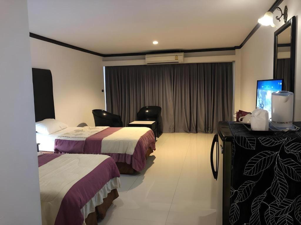 Town In Town Gardent Resort Bangkok Bagian luar foto