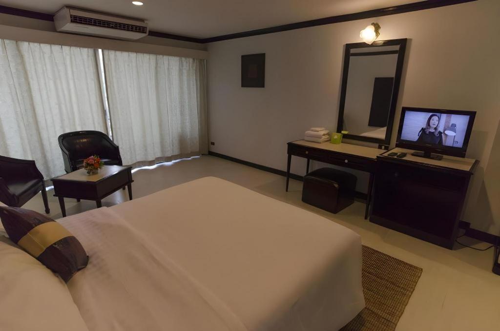 Town In Town Gardent Resort Bangkok Bagian luar foto