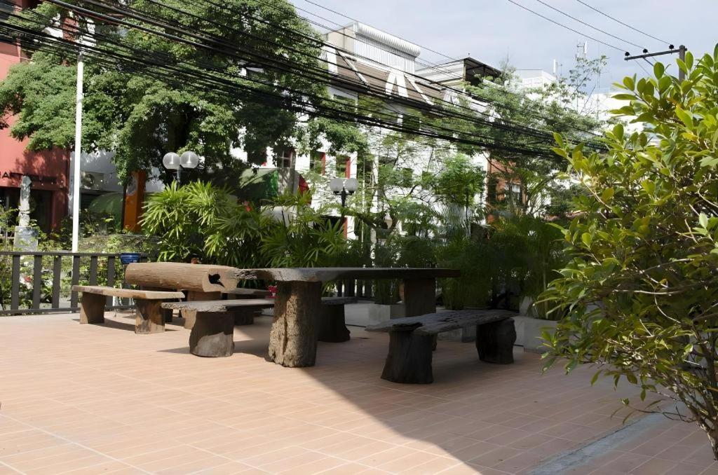 Town In Town Gardent Resort Bangkok Bagian luar foto