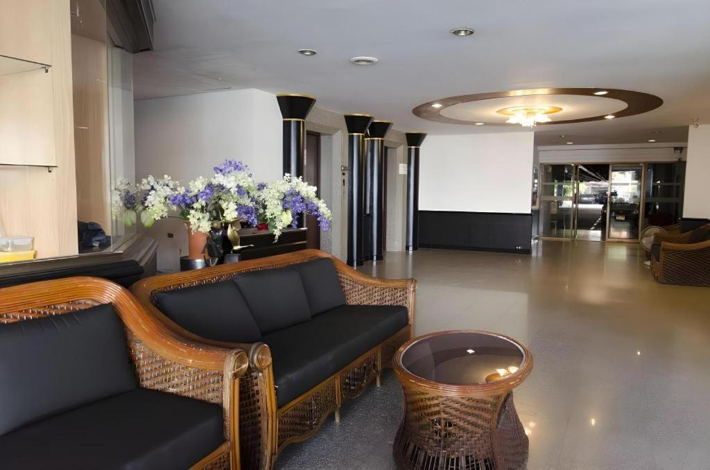 Town In Town Gardent Resort Bangkok Bagian luar foto