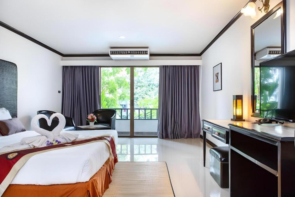 Town In Town Gardent Resort Bangkok Bagian luar foto