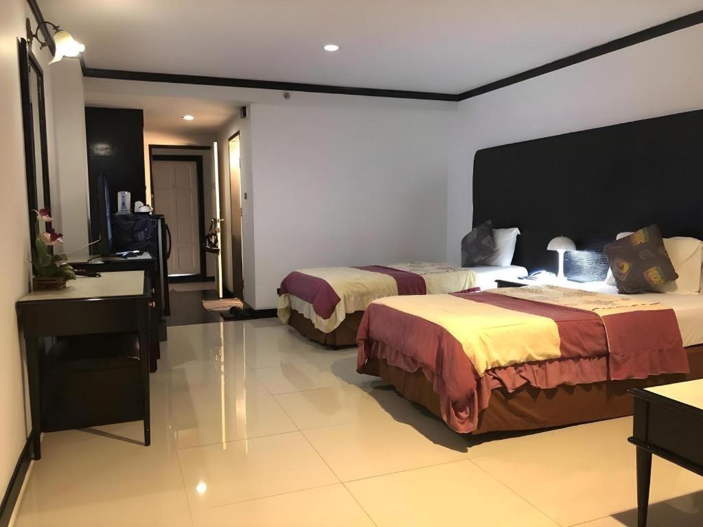 Town In Town Gardent Resort Bangkok Bagian luar foto