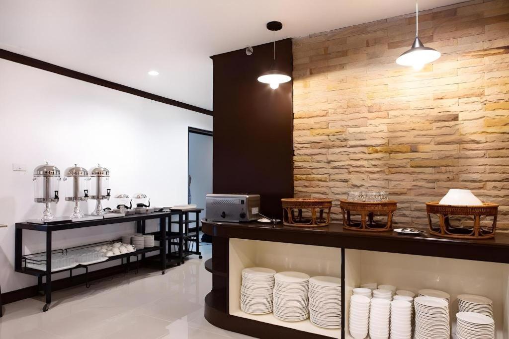 Town In Town Gardent Resort Bangkok Bagian luar foto
