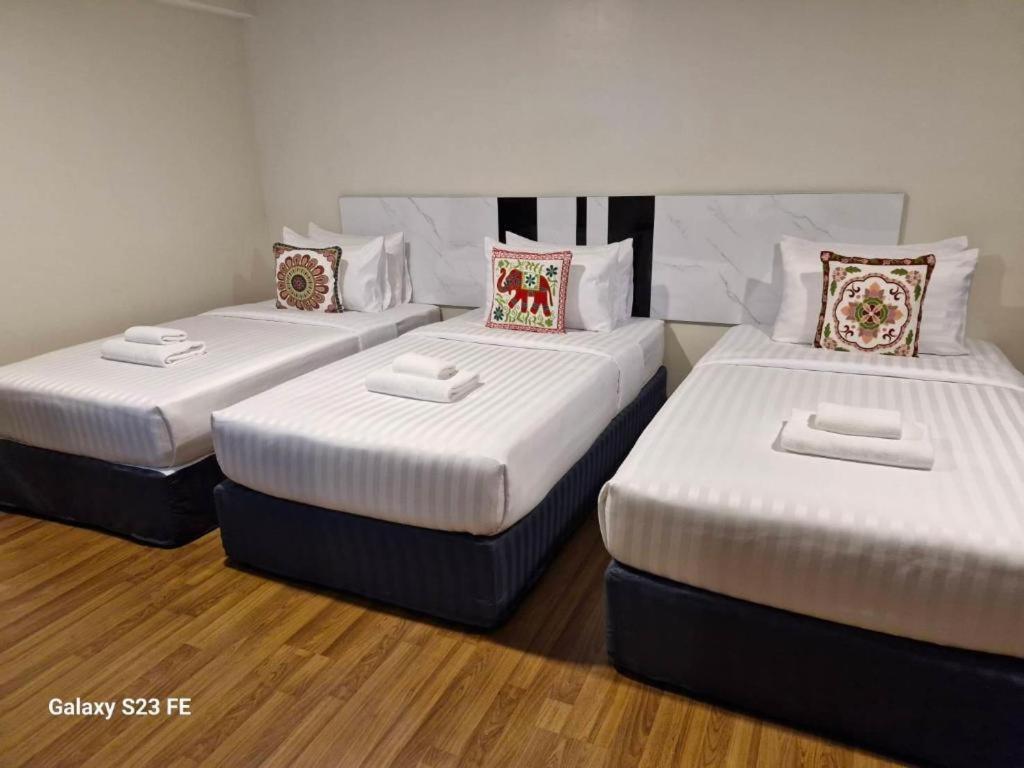 Town In Town Gardent Resort Bangkok Bagian luar foto