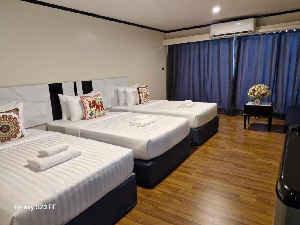 Town In Town Gardent Resort Bangkok Bagian luar foto