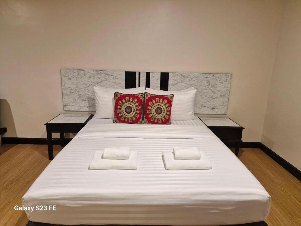 Town In Town Gardent Resort Bangkok Bagian luar foto