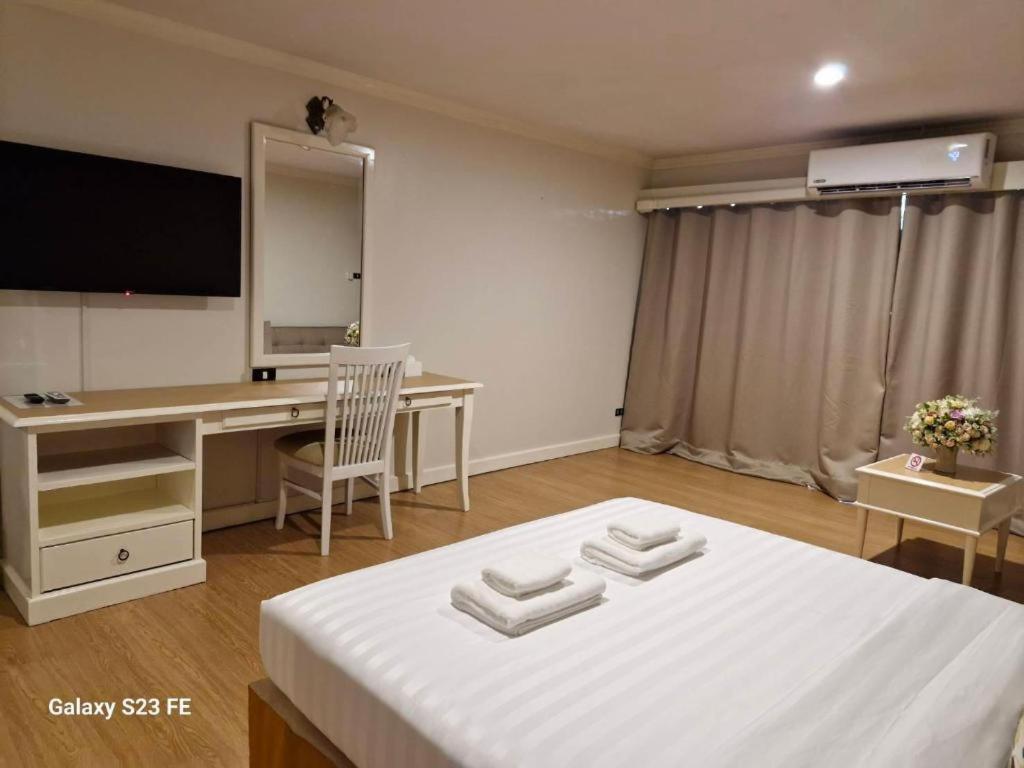 Town In Town Gardent Resort Bangkok Bagian luar foto