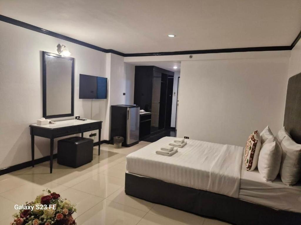 Town In Town Gardent Resort Bangkok Bagian luar foto