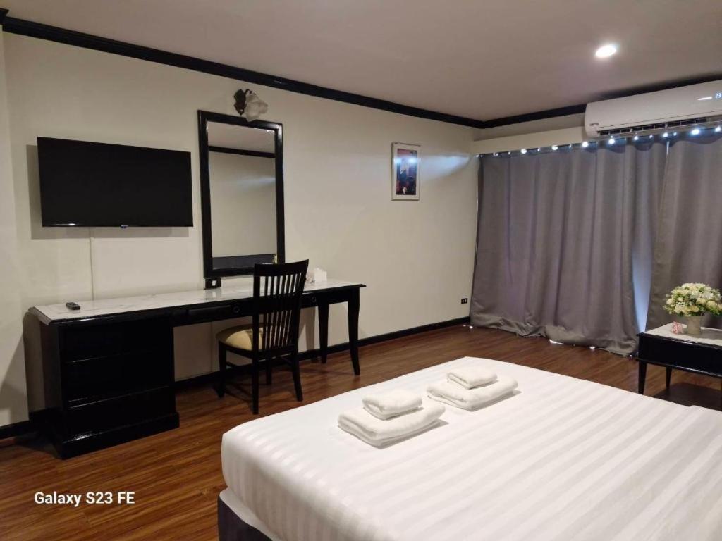 Town In Town Gardent Resort Bangkok Bagian luar foto