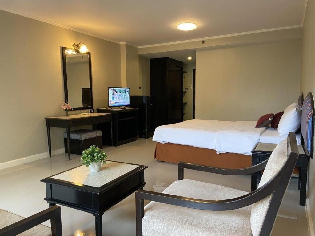 Town In Town Gardent Resort Bangkok Bagian luar foto