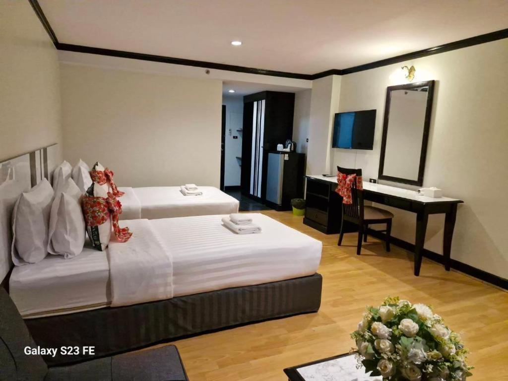 Town In Town Gardent Resort Bangkok Bagian luar foto