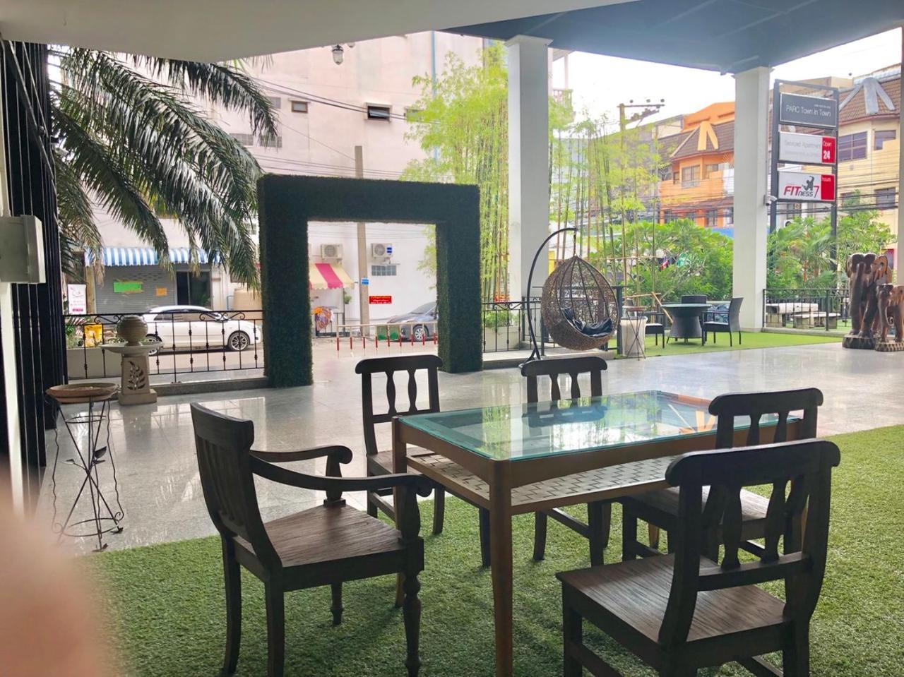Town In Town Gardent Resort Bangkok Bagian luar foto